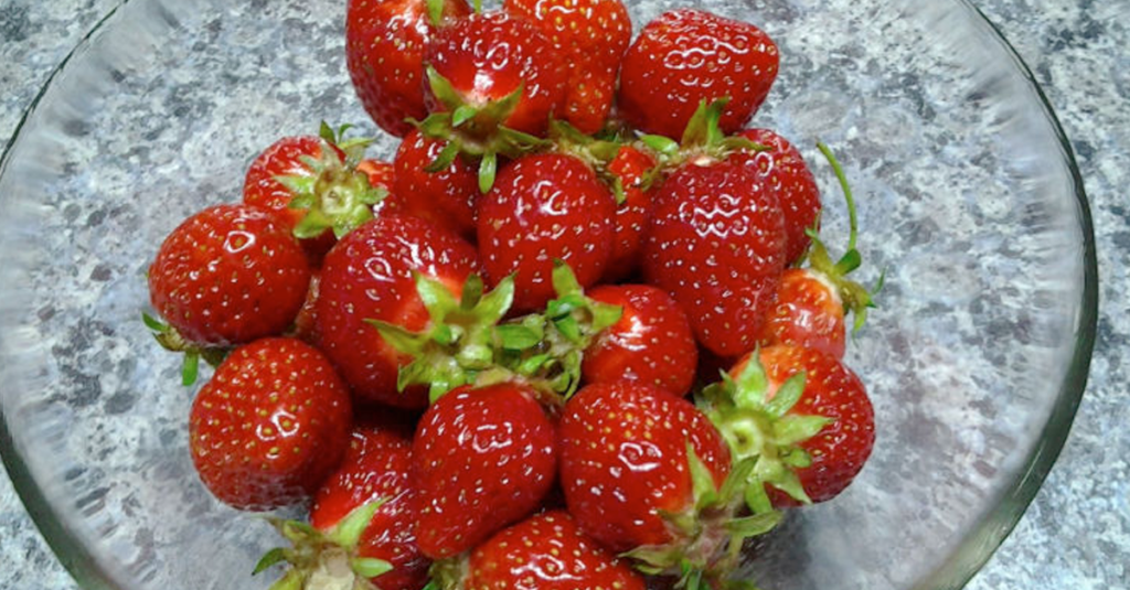 Farmář se podělil o trik, jak udržet jahody čerstvé v lednici několik týdnů Náhledový obrázek
