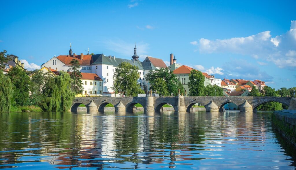 5 nejlepších tipů, jak si v létě v Česku užít dovolenou bez stresu a přelidněných míst Náhledový obrázek